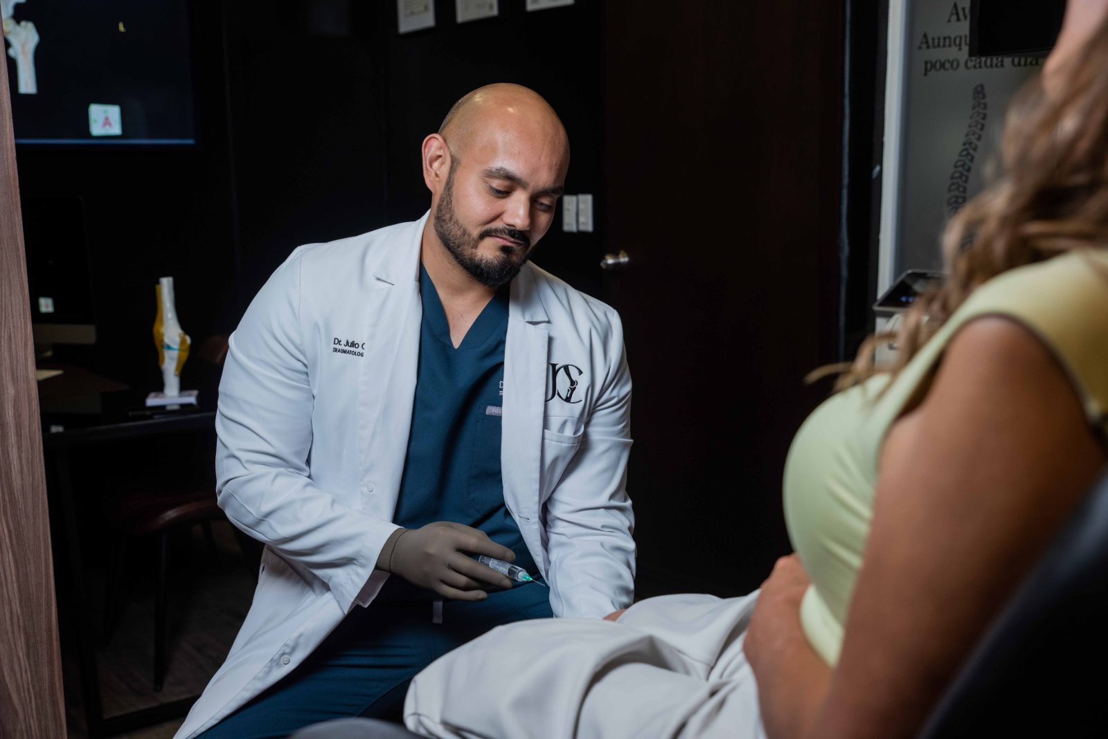 Dr. Julio César Villa Villa, traumatólogo y ortopedista en Mexicali